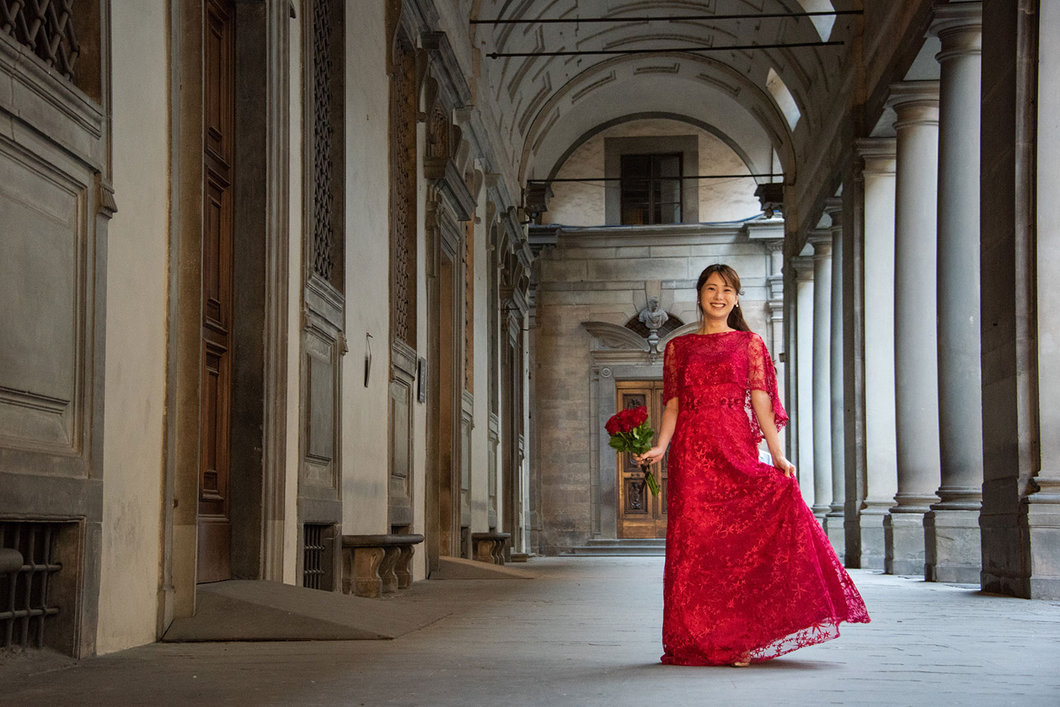 フィレンツェ ウフィツィ美術館の回廊での新婦②