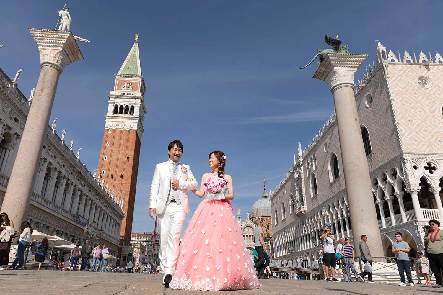 ヴェネツィア　ウェディングフォト　サンマルコ広場で鐘楼を背景に