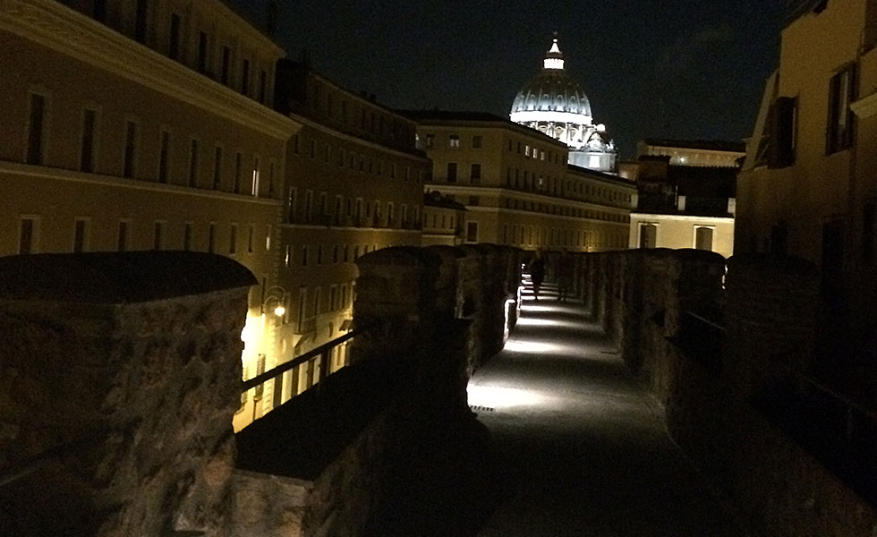 夏場限定の教皇庁への通路　サンタンジェロ城のパセットと地下の牢獄
